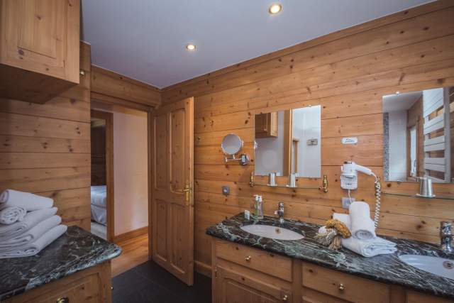 Location Chalet Chamonix · Salle de bain · Location Paccard by Hermitage