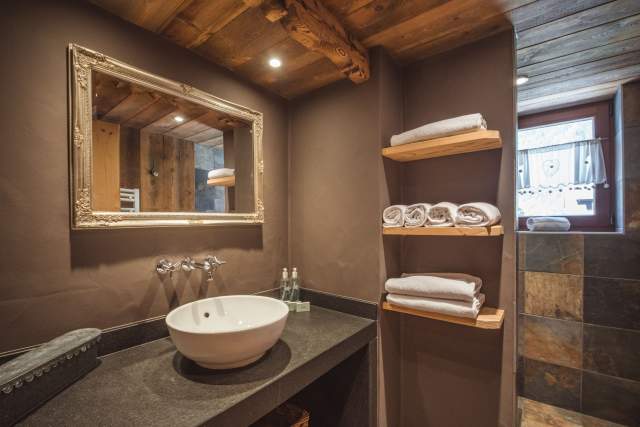 Location Paccard by Hermitage · Salle de bain · Maison &amp; Appartements au centre de Chamonix